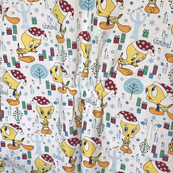 Looney Tunes Scrub Women's M Tweety Bird I'm in Season Christmas SS 3 Pocket Top - Picture 9 of 13
